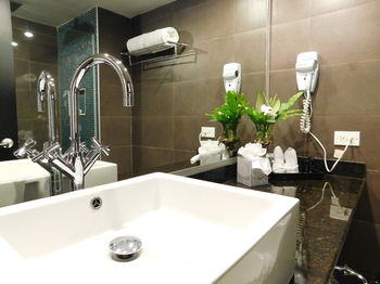 Deep Soaking Bathtub